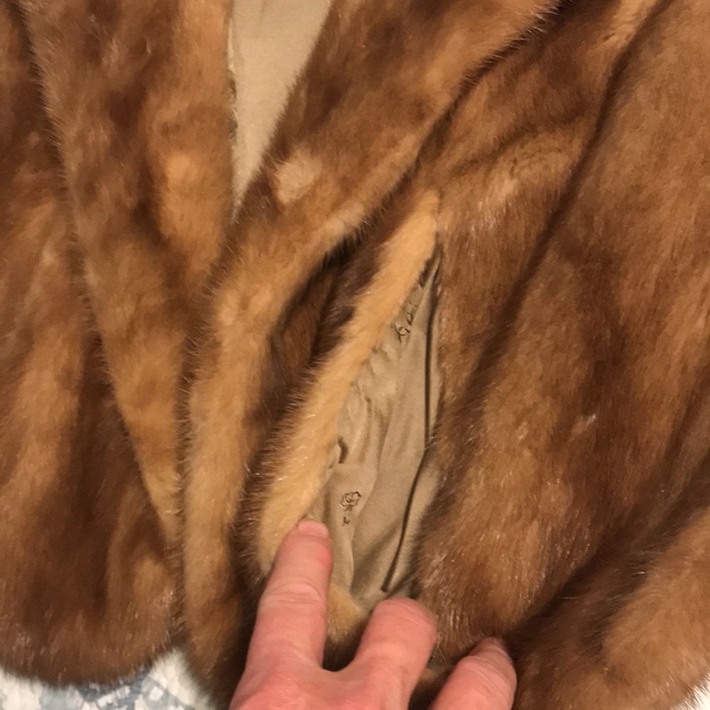 Fur cape - Picture 7 of 10
